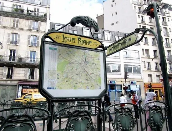 Metro Louisblanc פריז